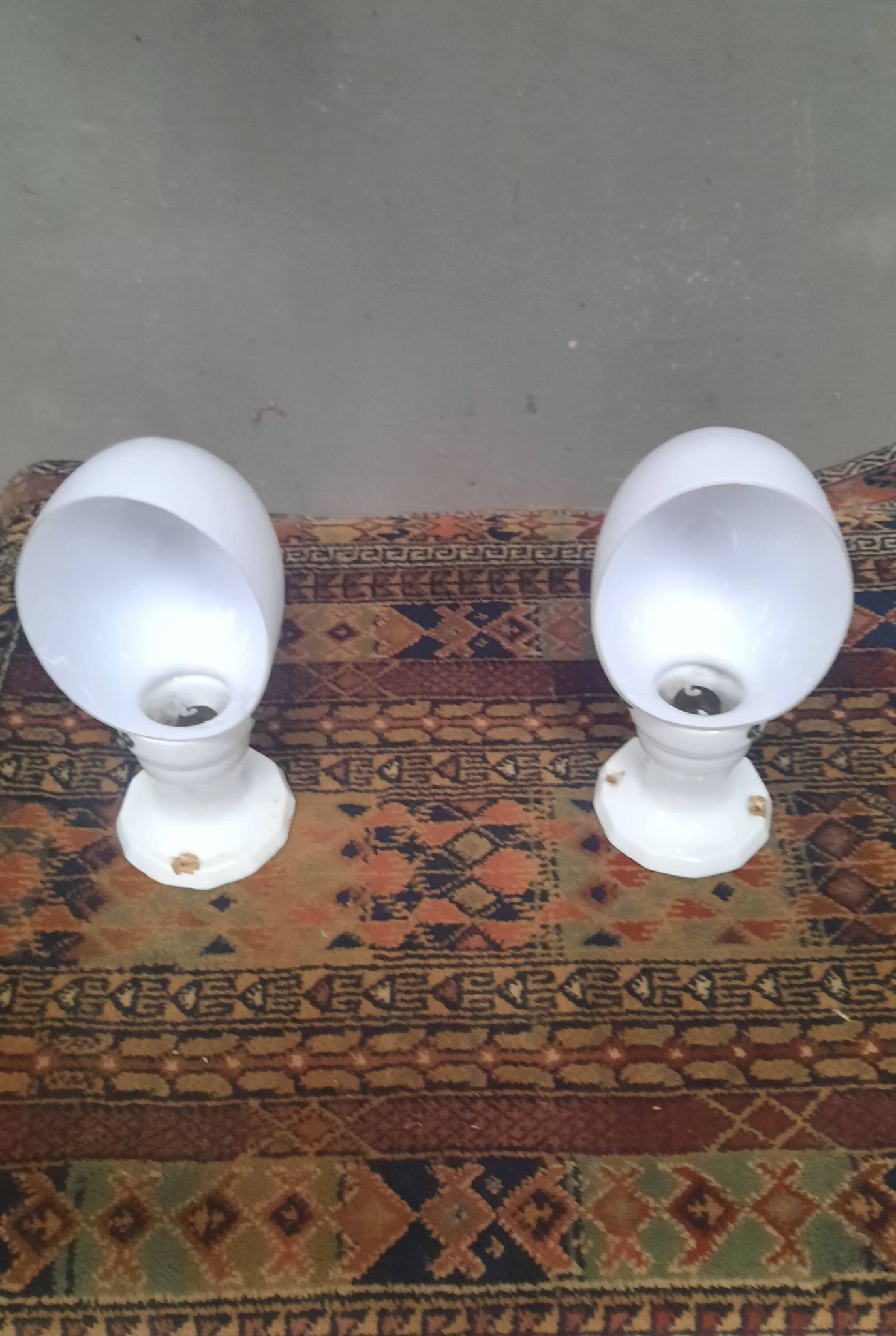 Pair of wall lights from the 1950s in porcelain.