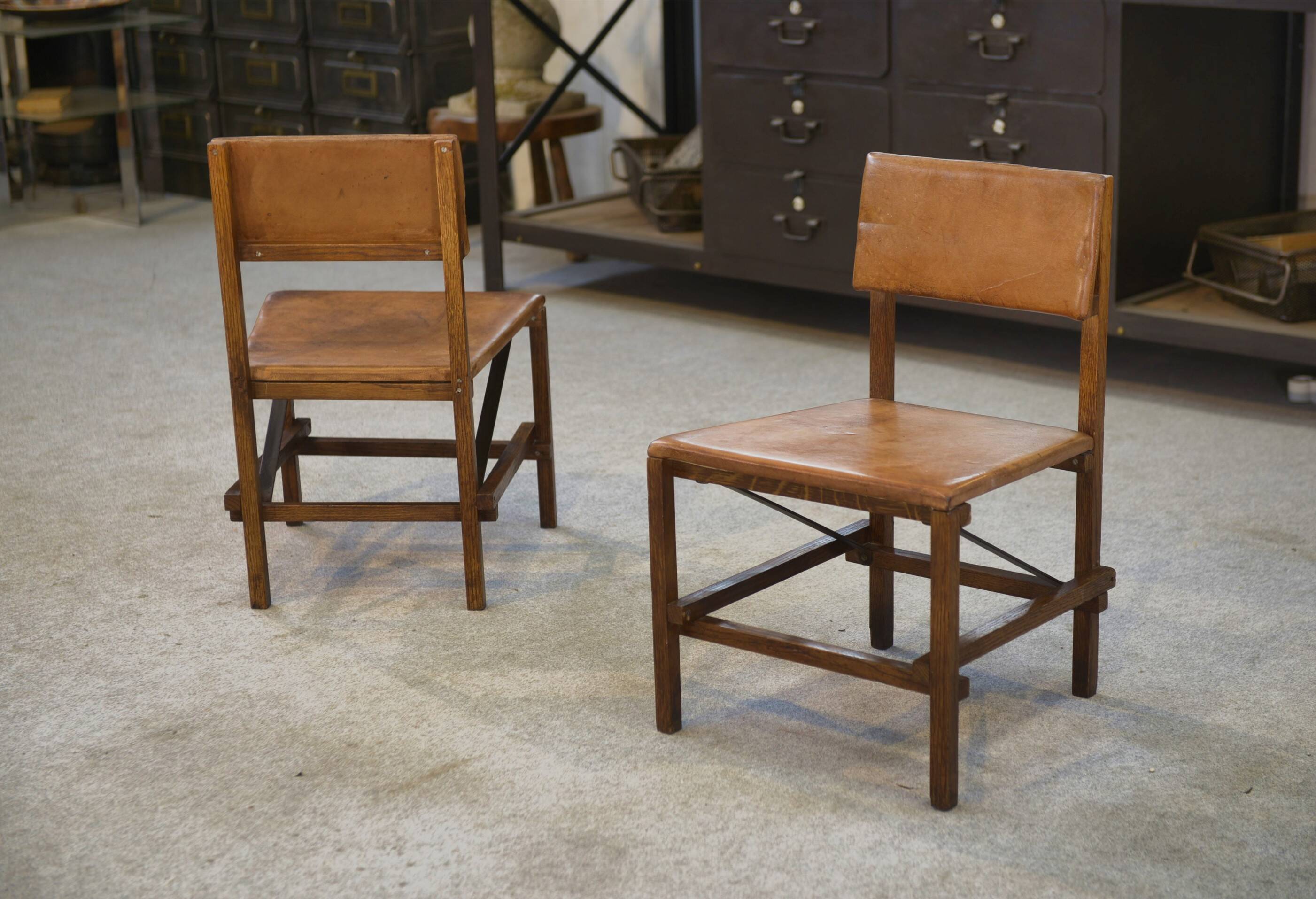 Pair of oak and leather chairs in the style of Gerrit Rietveld 1960s.