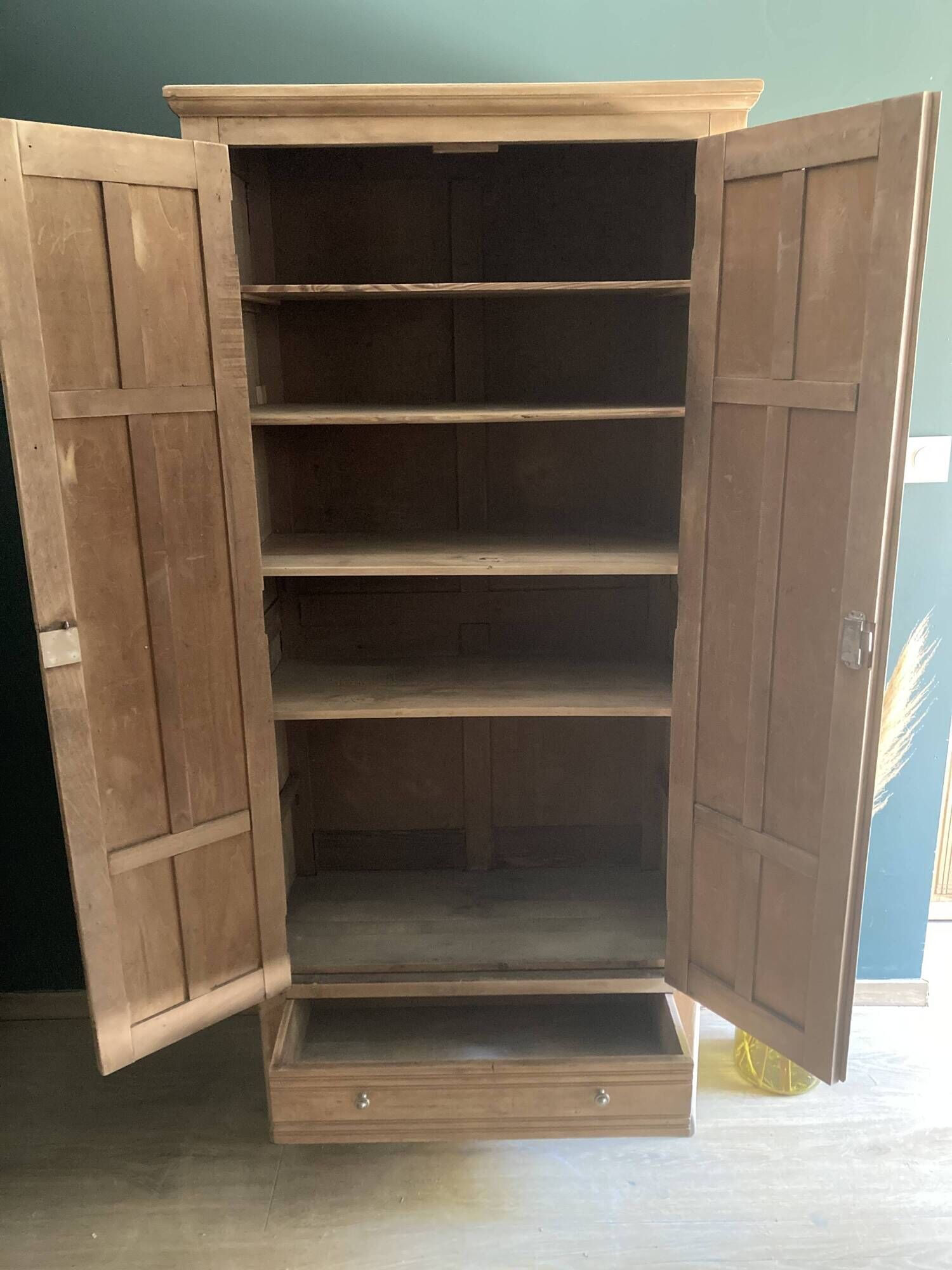 Armoire parisienne