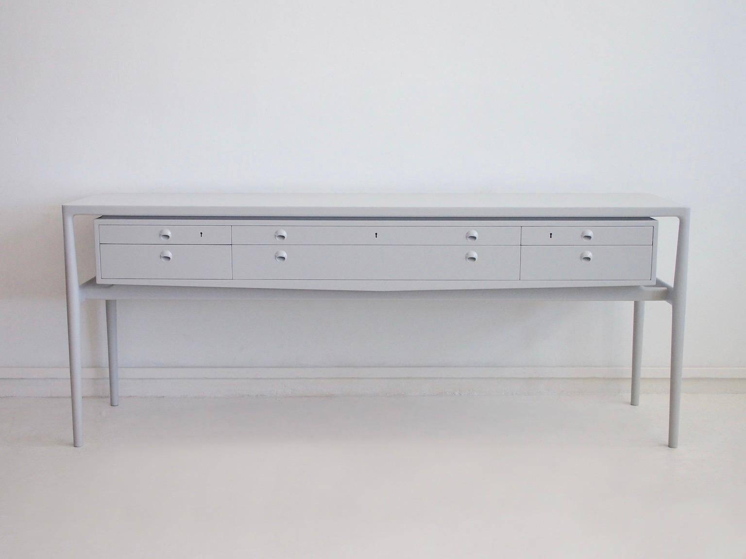 Helge Vestergaard-Jensen - Painted wooden enfilade in light grey