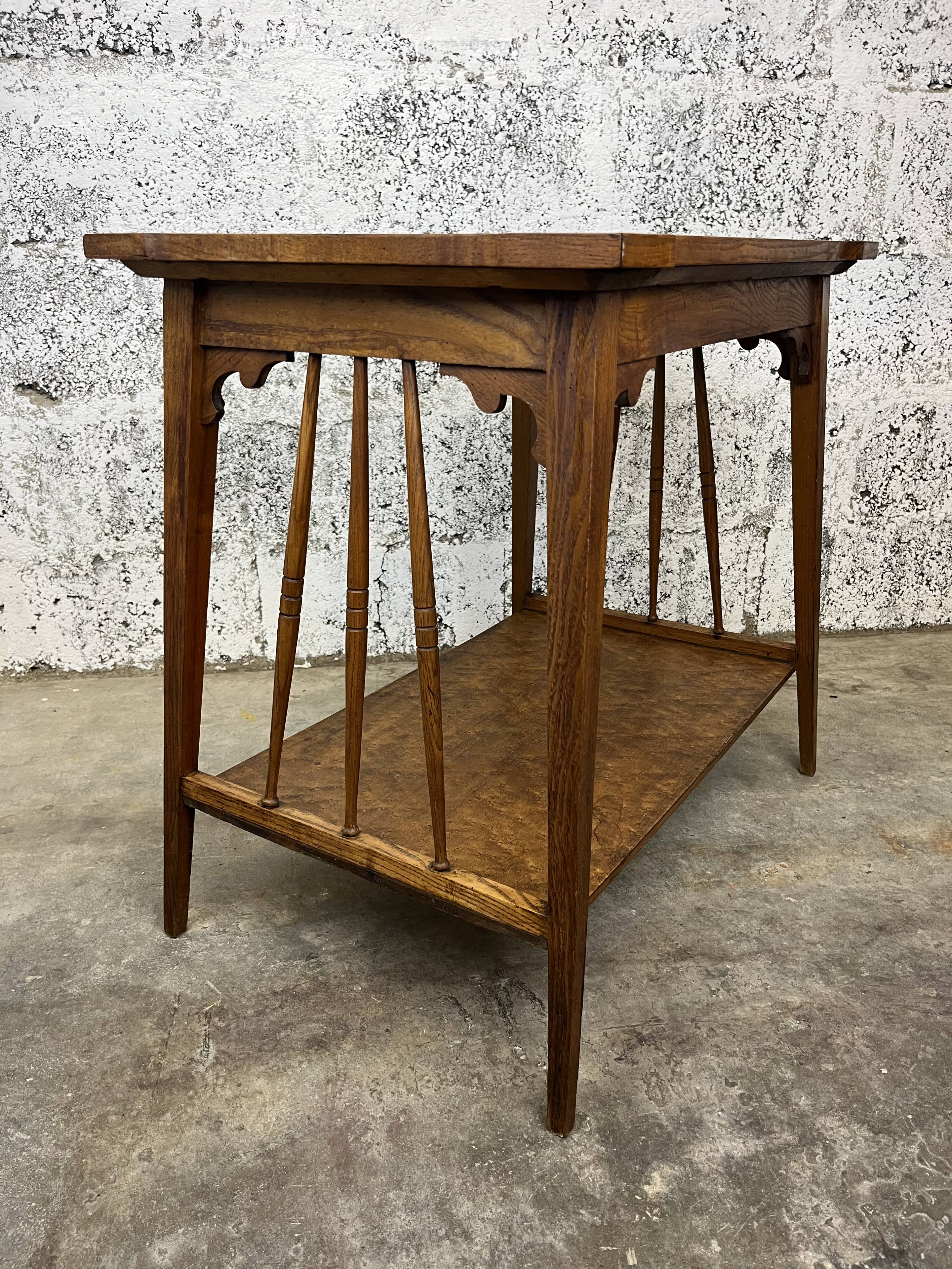 Double-tray serving table