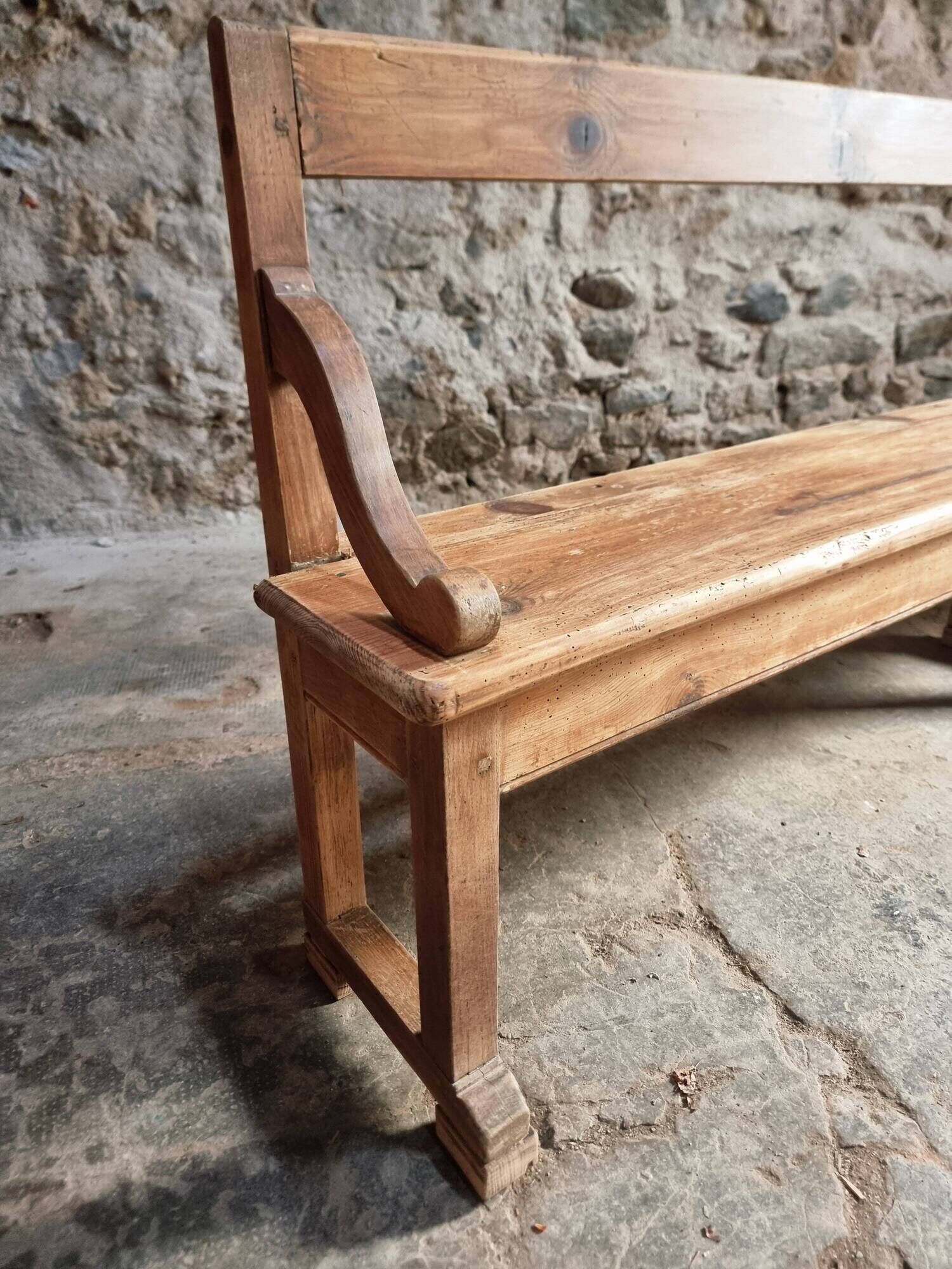 Grand banc ancien en bois avec dossier – fin XIXe siècle, pin et chêne