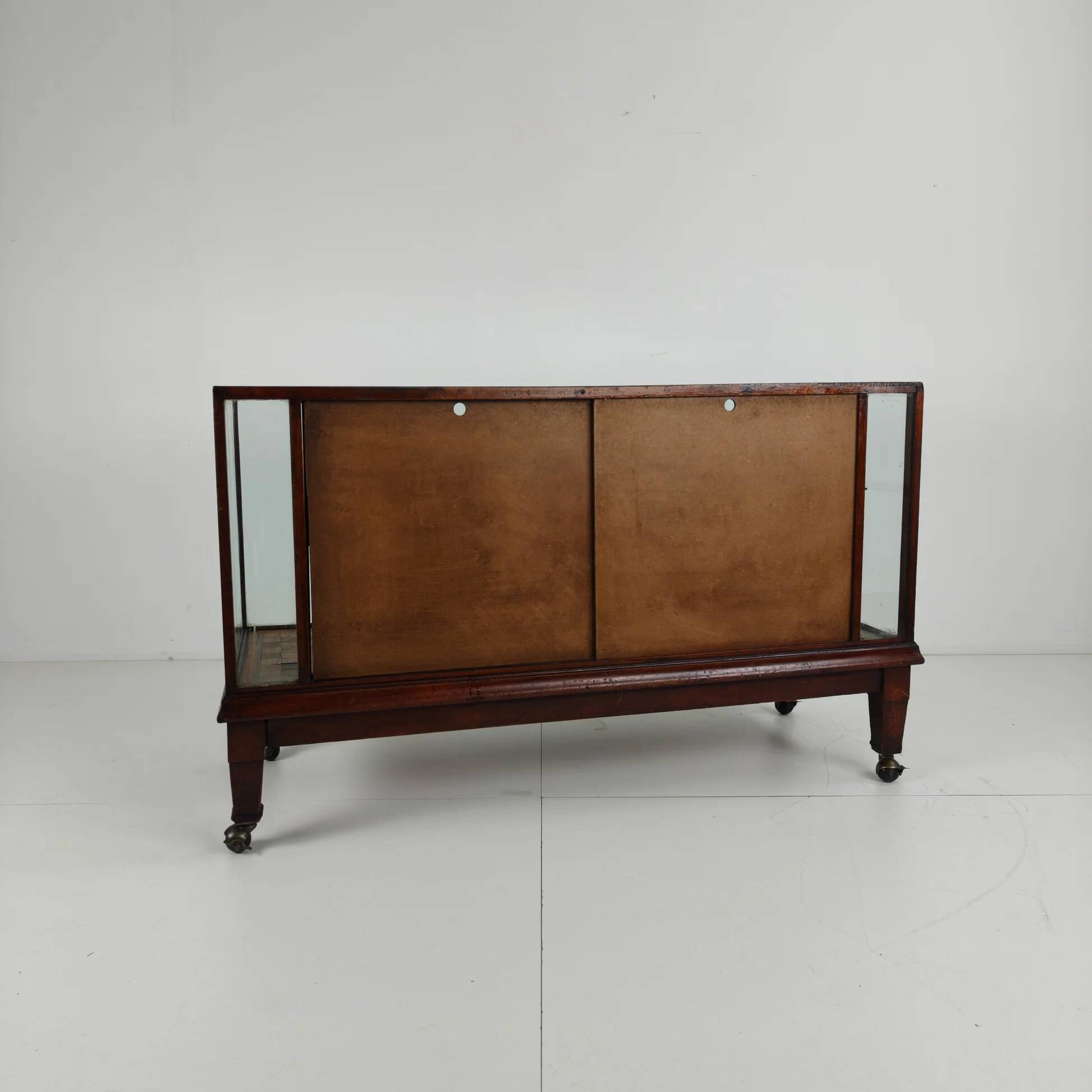 English shop display / shop counter (1910–1920)