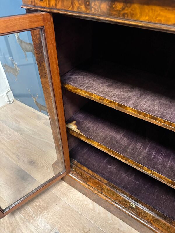 Petite bibliothèque ancienne
