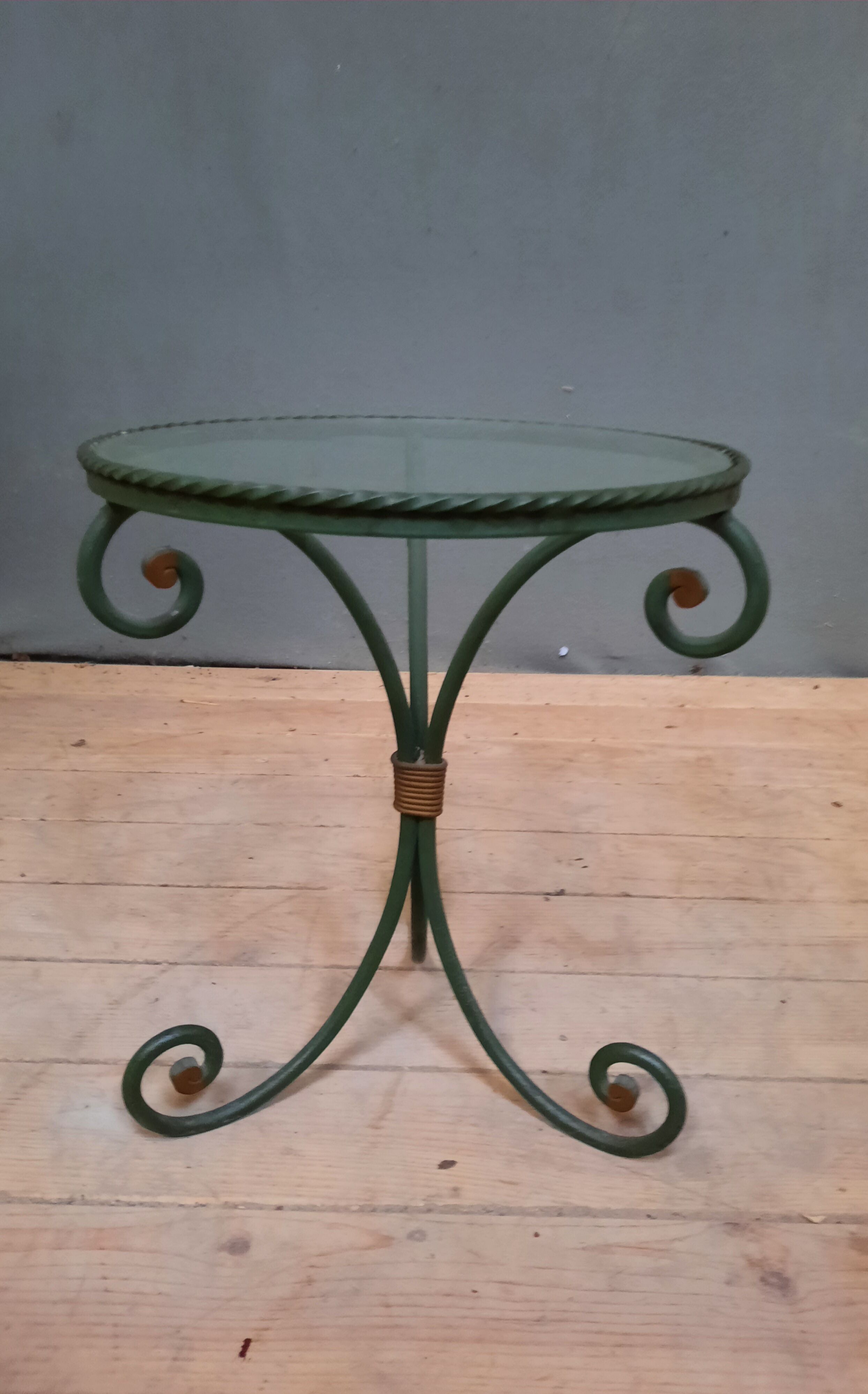 Round coffee table metal and glass