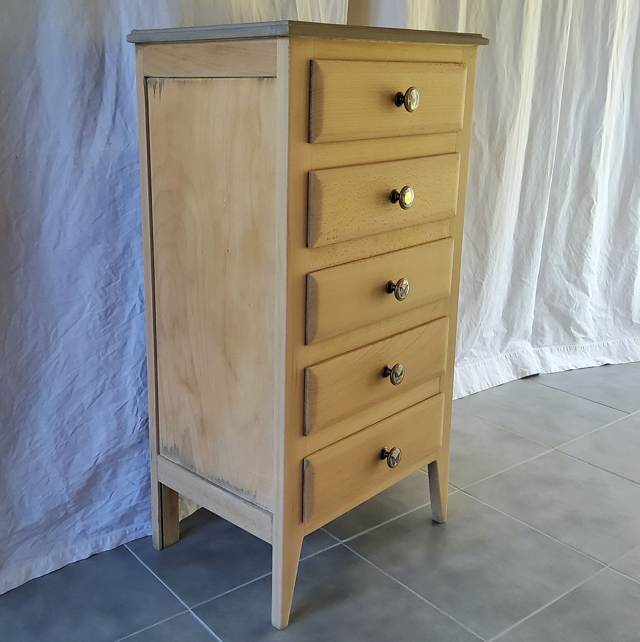 Chest of drawers