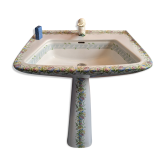 Retro floral sink