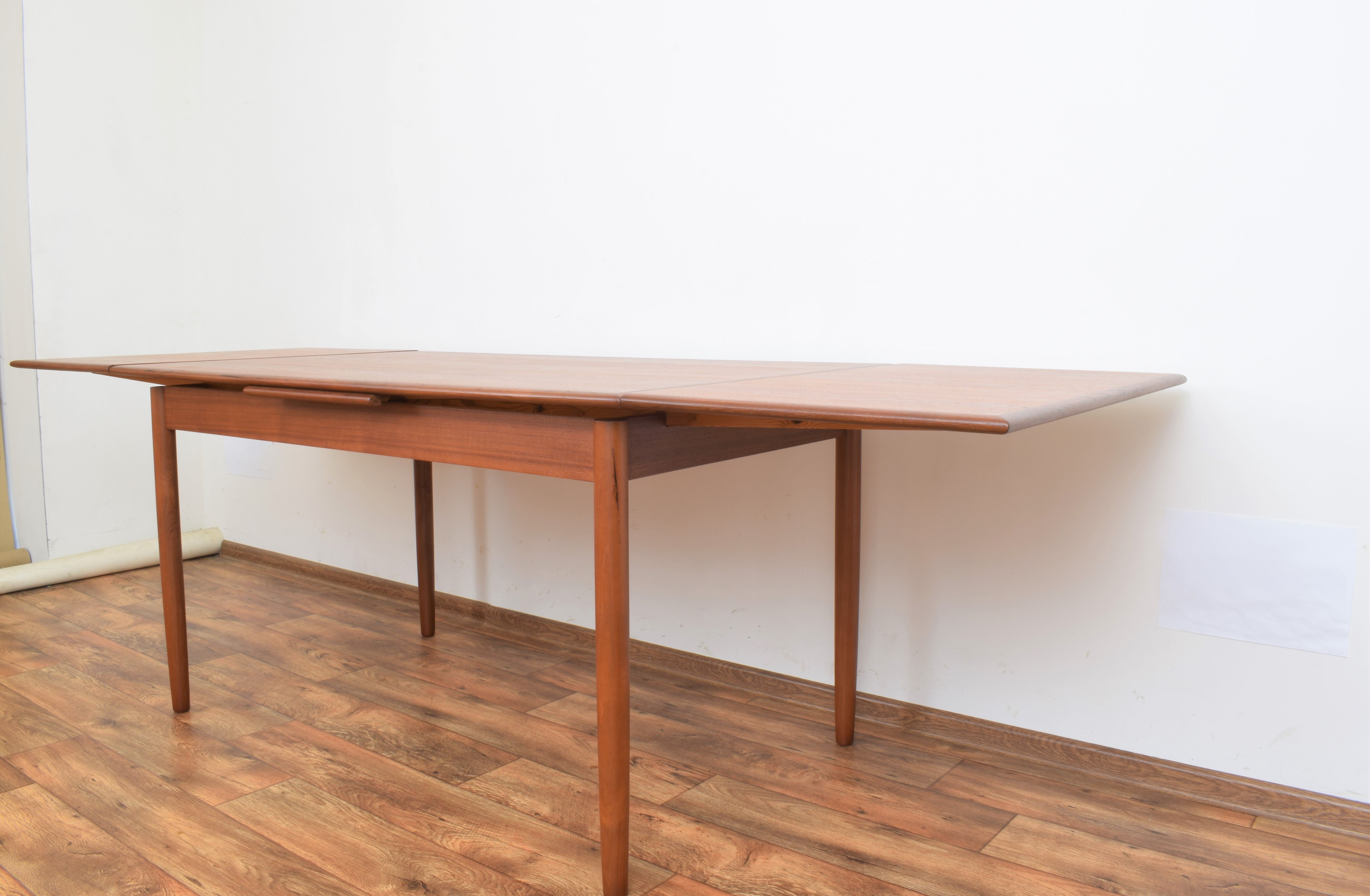 Mid-century danish teak extendable dining table, 1960