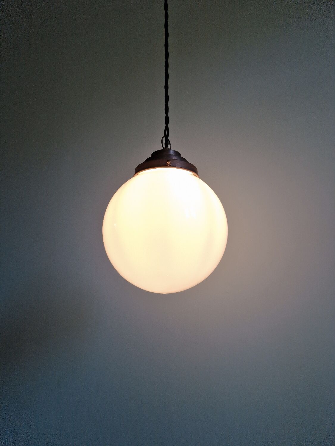 Art Deco suspension in white opaline, Val Saint-Lambert, 1920-30