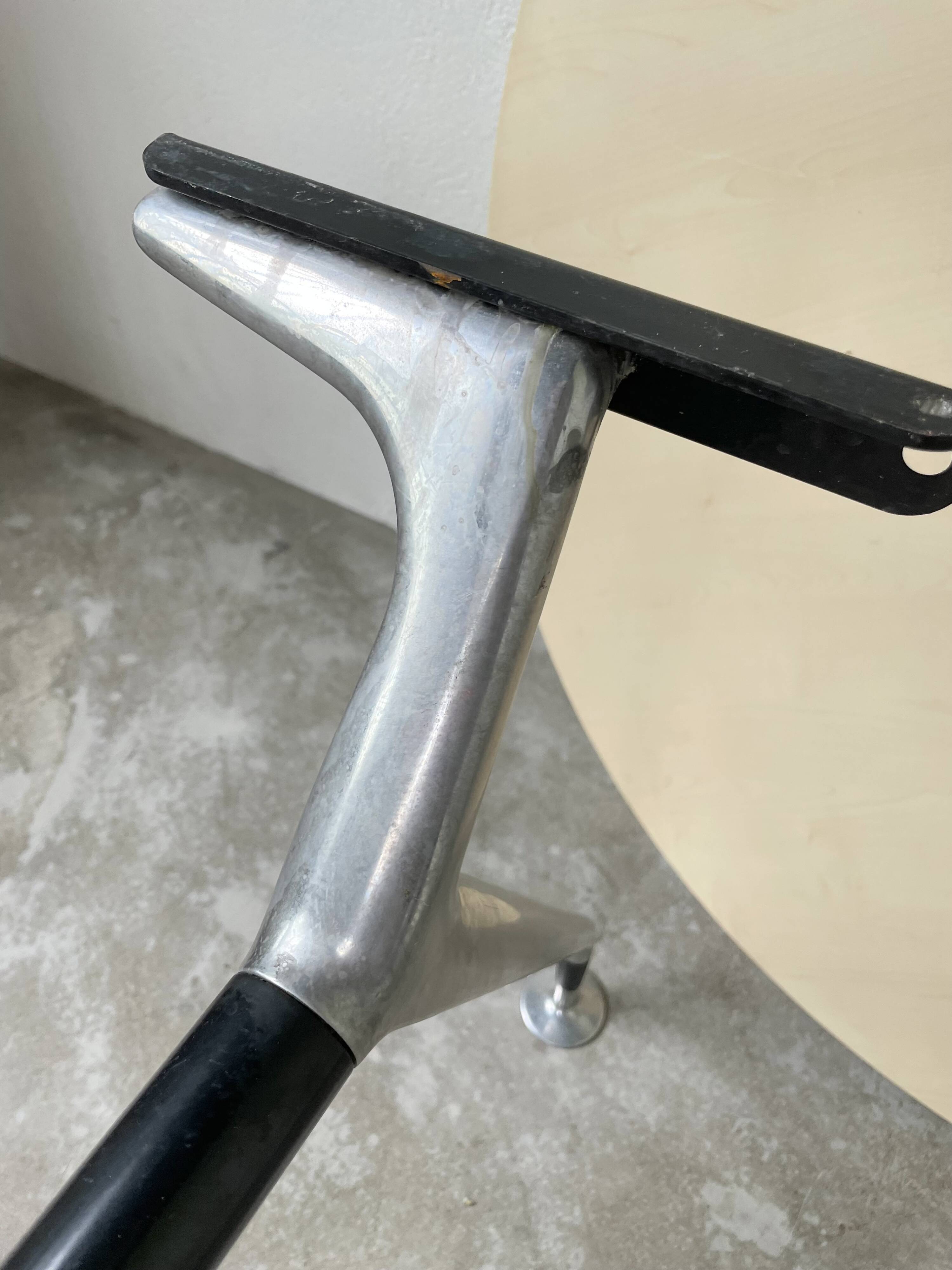 Tecno Nomos Round Table Brushed Metal