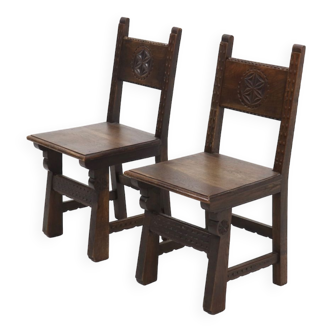 Ensemble de 2 chaises en chêne sculpté à la main espagnol du 19ème siècle