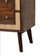 Commode à tiroirs en bois de manguier massif de style moderne du milieu du siècle avec des accents de rotin tissé - Ch tricoté serré