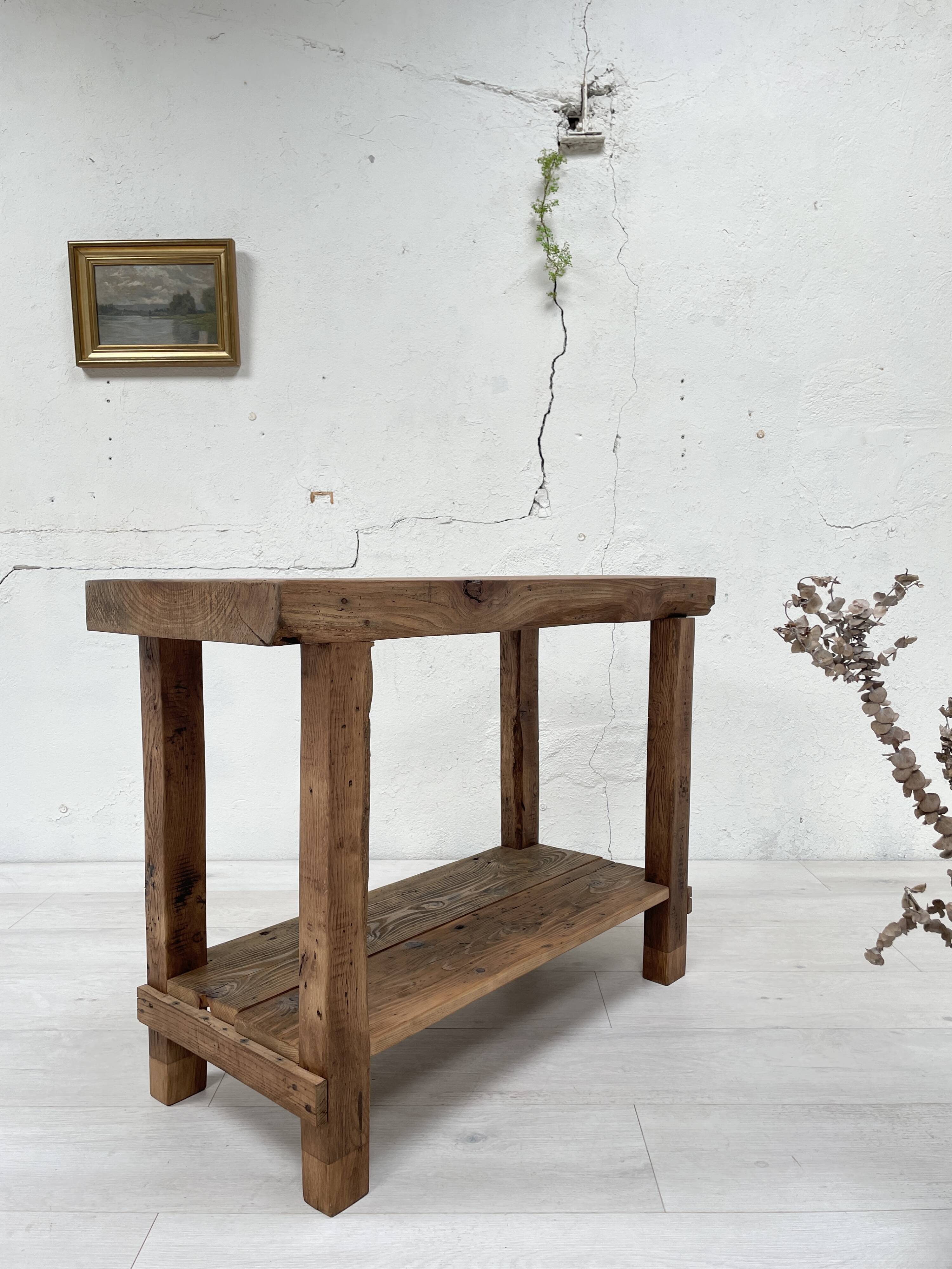 Establishment / console in raw wood