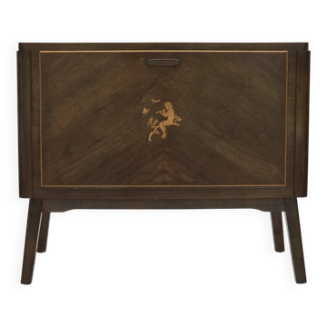 Années 1960, commode radio/TV danoise, bois de frêne laqué, porte en marqueterie de bois.