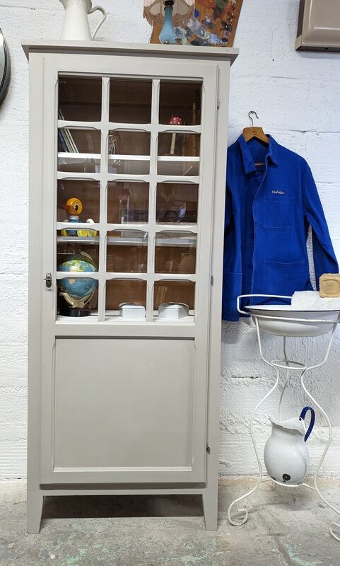 Parisian showcase cabinet