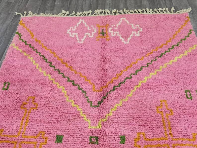 Handmade pink Beni Ourain rug, 150/250cm