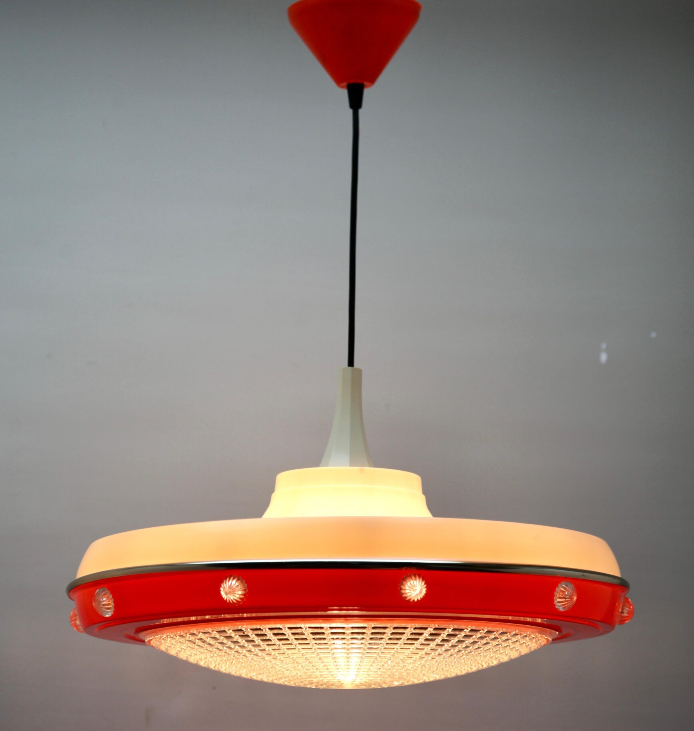 Suspension scandinave avec abat-jour optique en acrylique