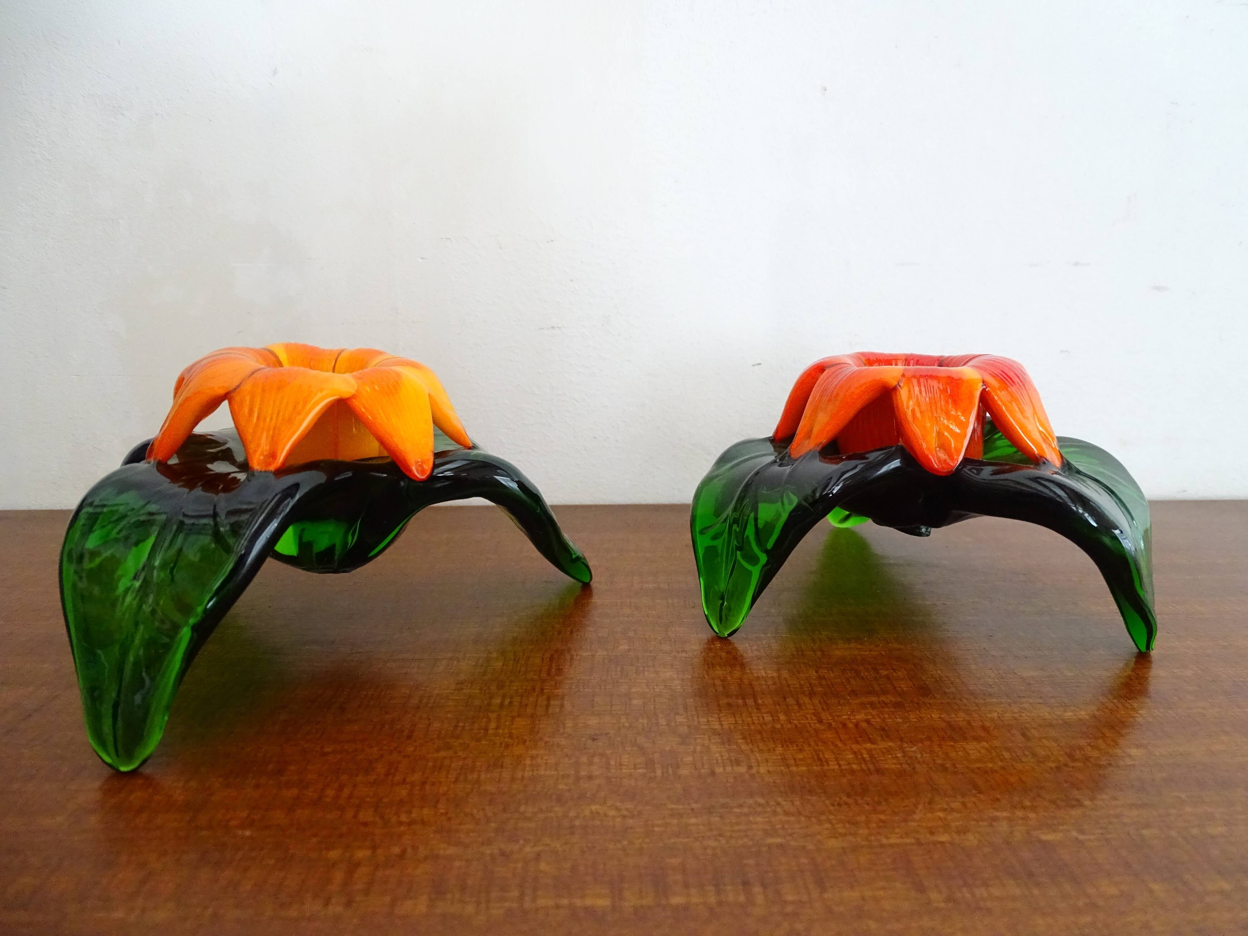 Paire de bougeoirs fleurs en verre Murano