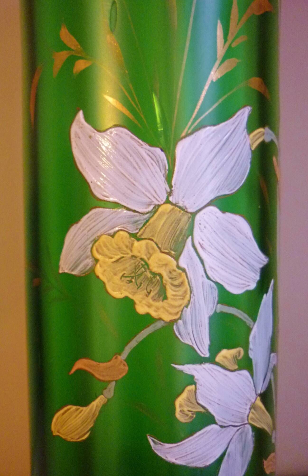 Vase with daffodils in blown glass, enameled, gilded, Legras Montjoye workshops, art nouveau