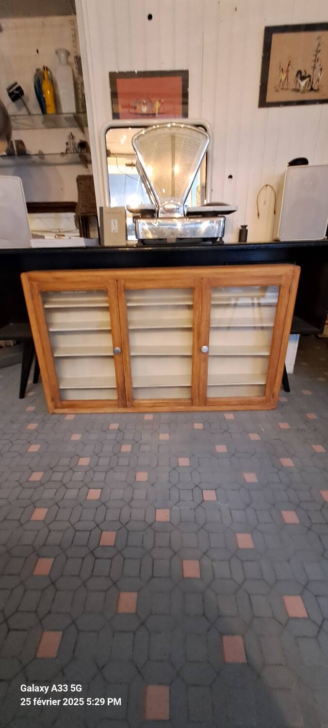 Wall display cabinet shelf