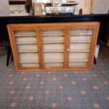 Wall display cabinet shelf