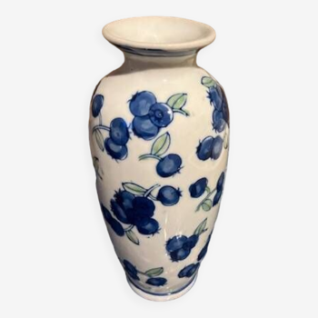 Vase à décor de myrtilles