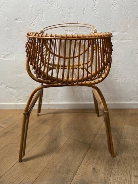 Rattan cradle