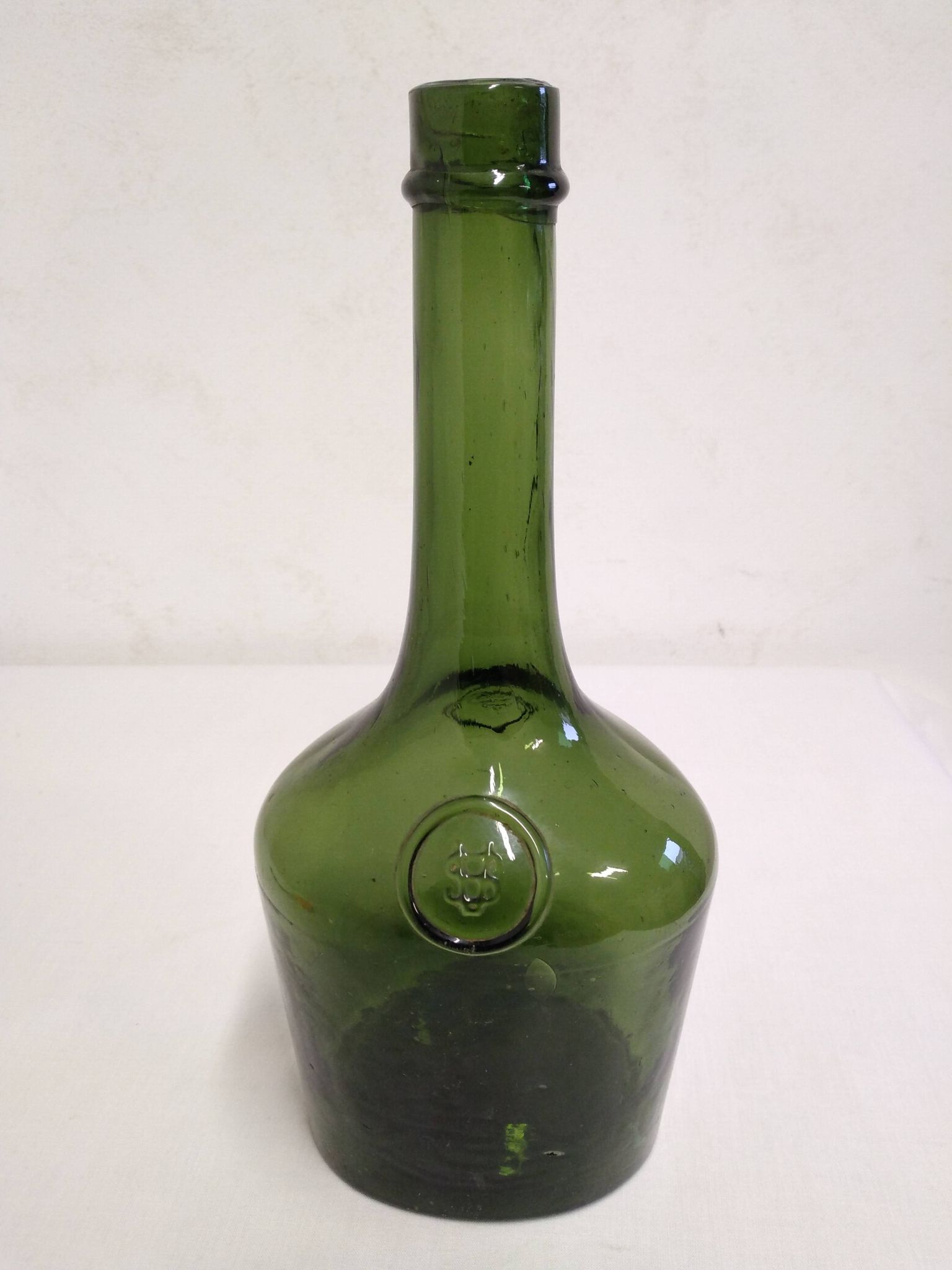 Bouteille en verre soufflé ancienne