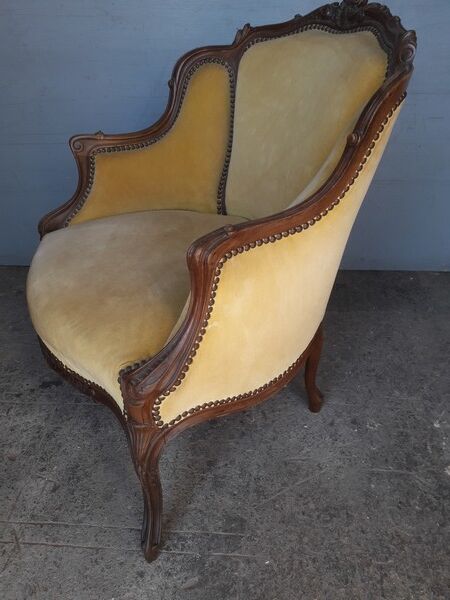Bergere Louis XV ep 1930/40 walnut gondola