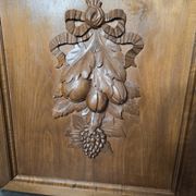 Paire de portes en bois sculpté en noyer