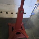 Singer chair with cast iron base