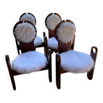 Set de 4 chaises salle à manger vintage en pin brun et fourrure blanche par Szedleczky (1970s)