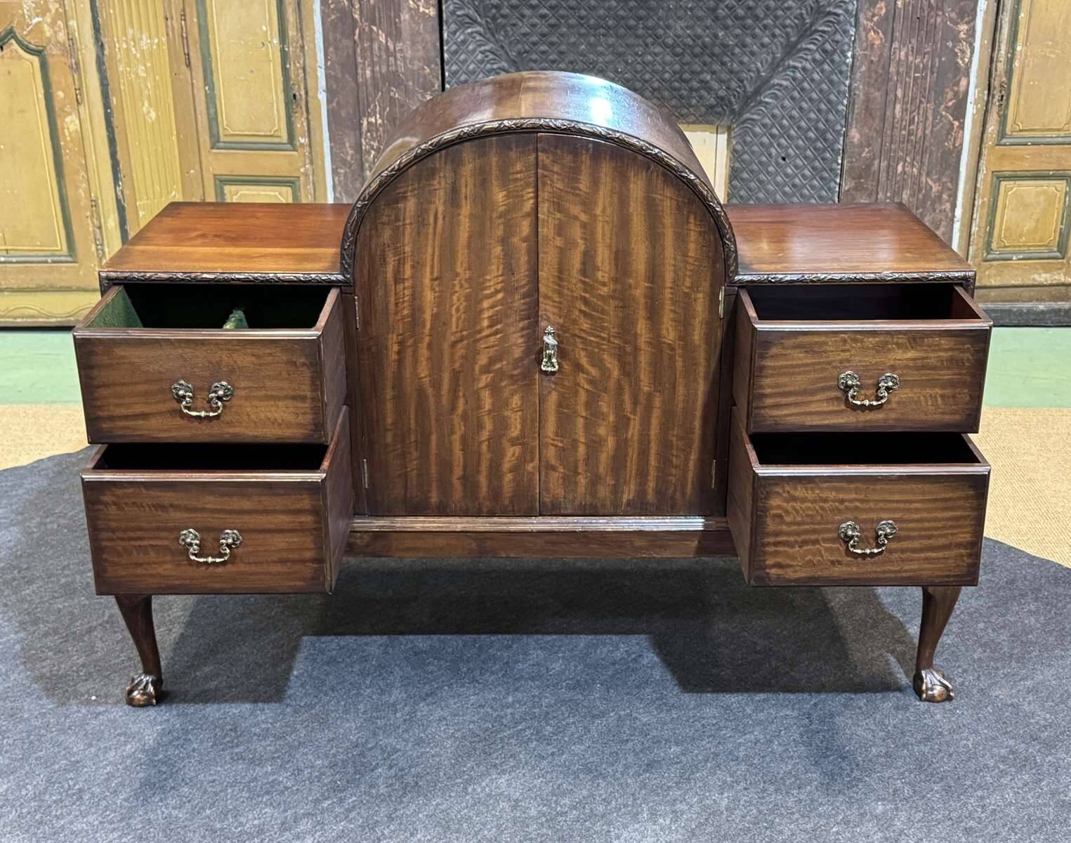 1930s English buffet bar in walnut and mahogany