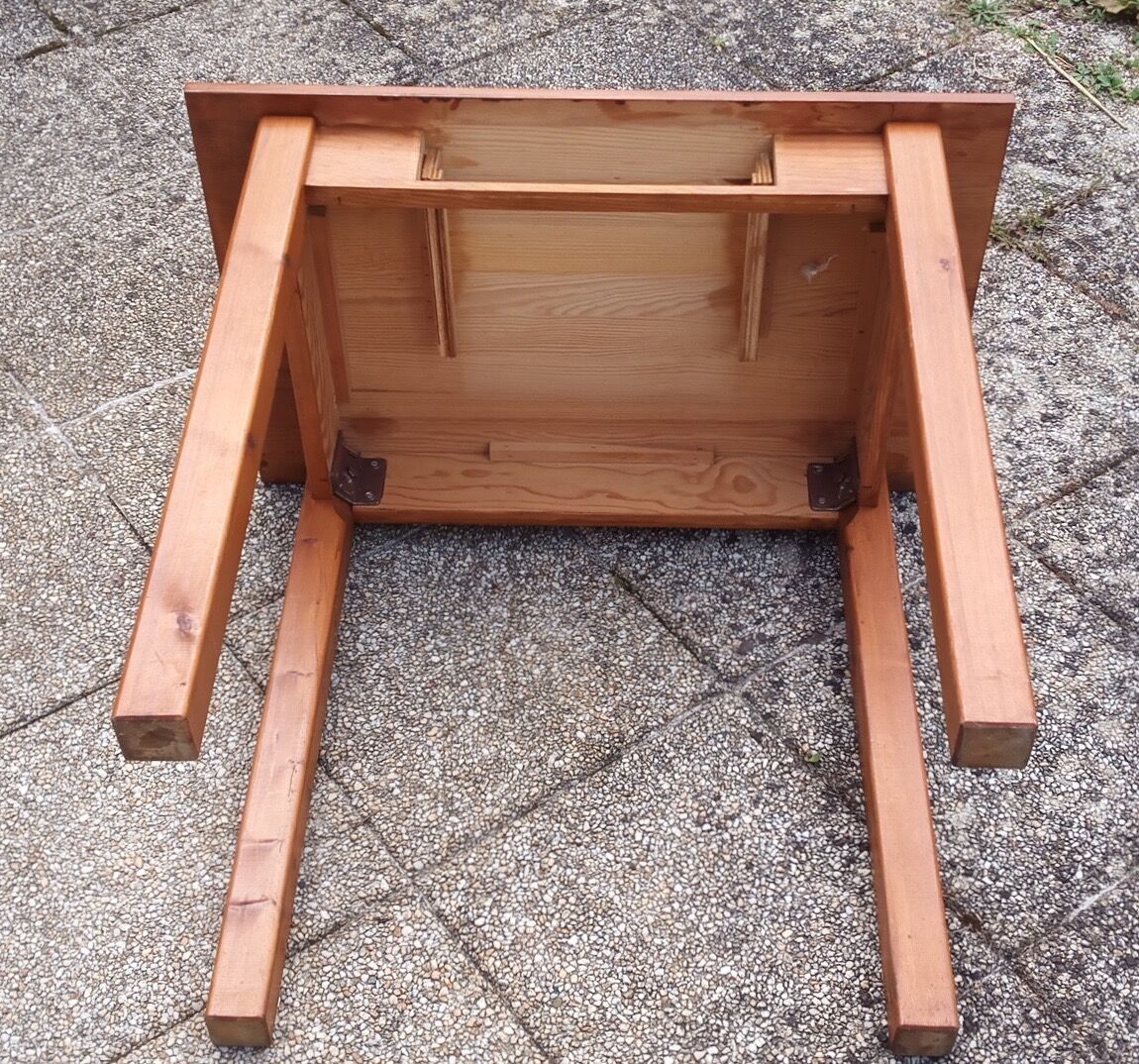 Scandinavian drawer desk