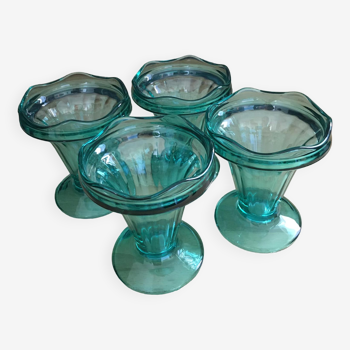 Set of 4 ice cream or dessert cups in turquoise blue glass