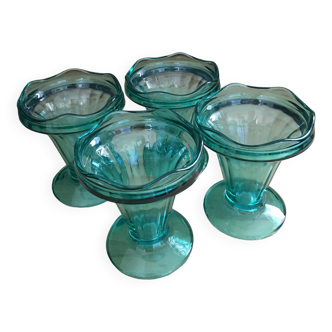 Set of 4 ice cream or dessert cups in turquoise blue glass