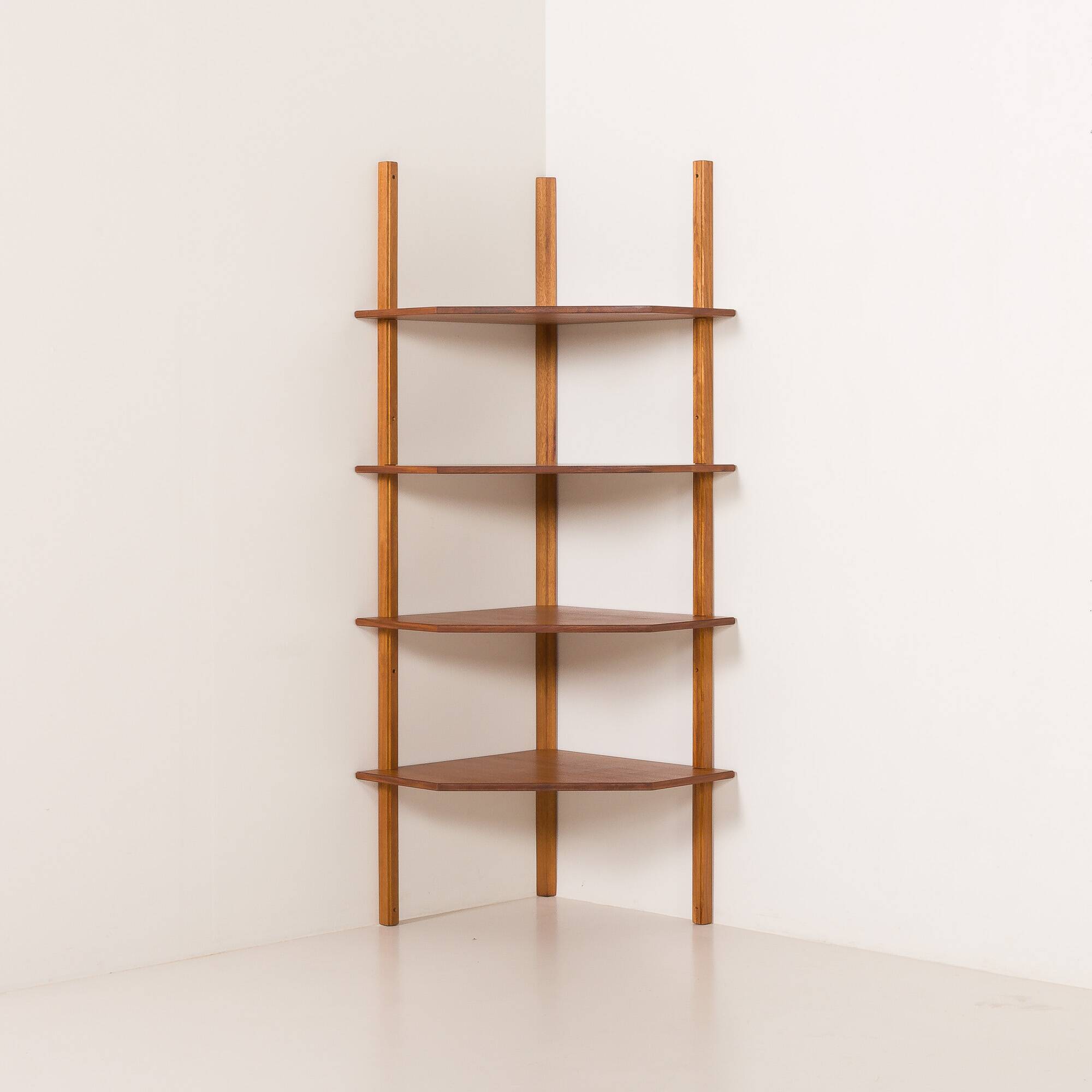 Meuble d'angle mural italien du milieu du siècle, années 1970