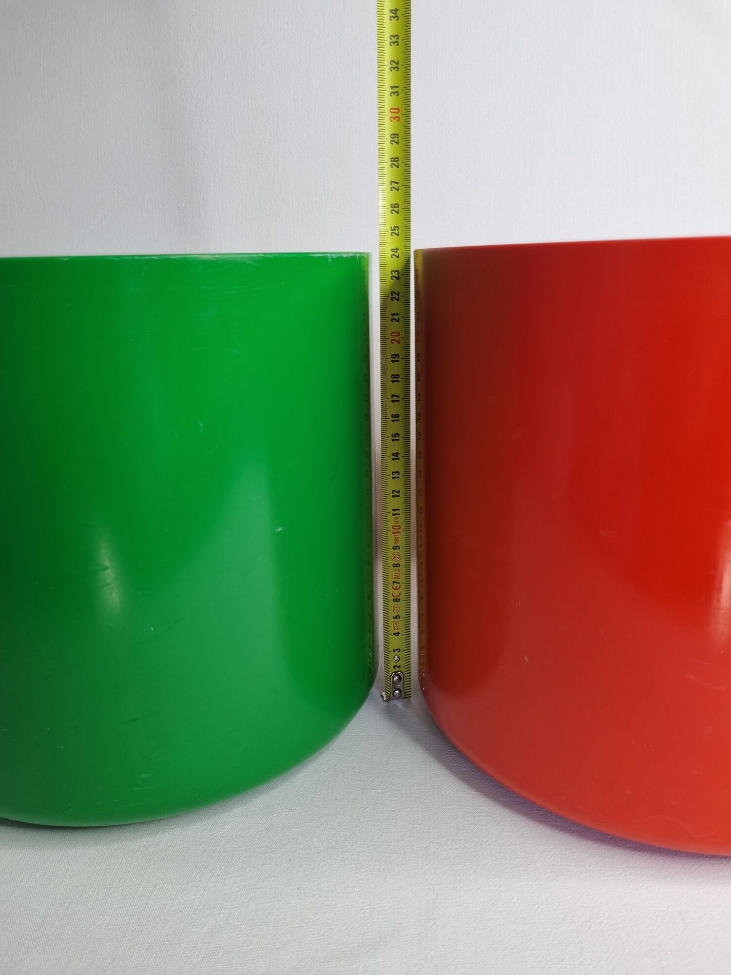 Pair of vintage paper baskets "Crayonne" in ABS, orange and green