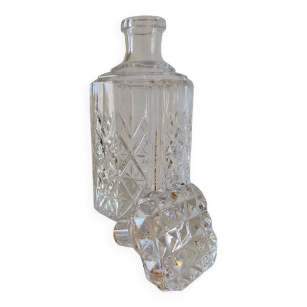 Carafe en verre ciselé