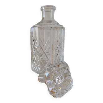 Carafe in chiseled glass