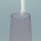 Vase en cristal violet