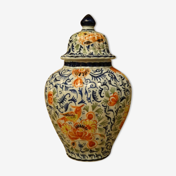 Pot couvert en faïence godronné décor floral et oiseaux ARK style Delft XX eme