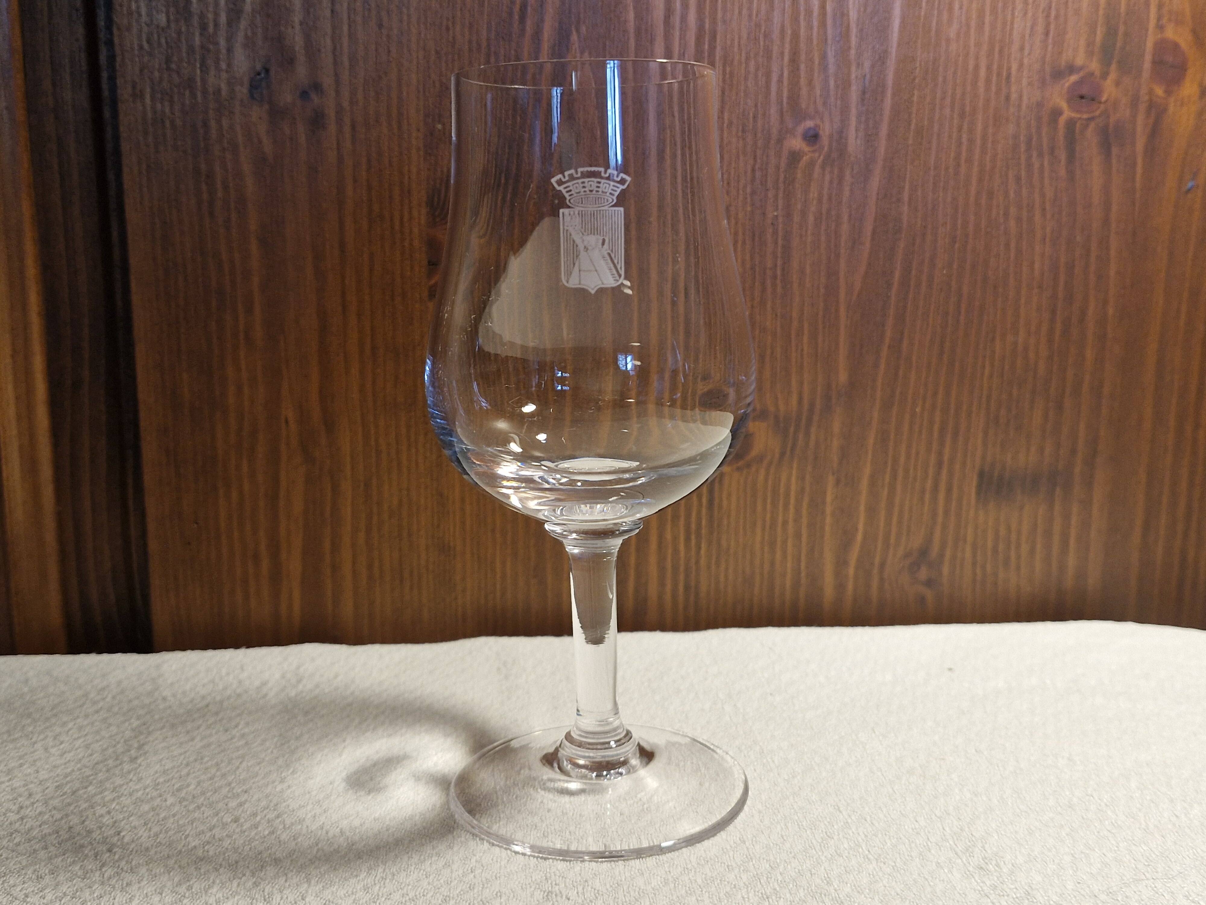 8 crystal wine glasses from the 1925/1930s - Camp Romain wine logo.