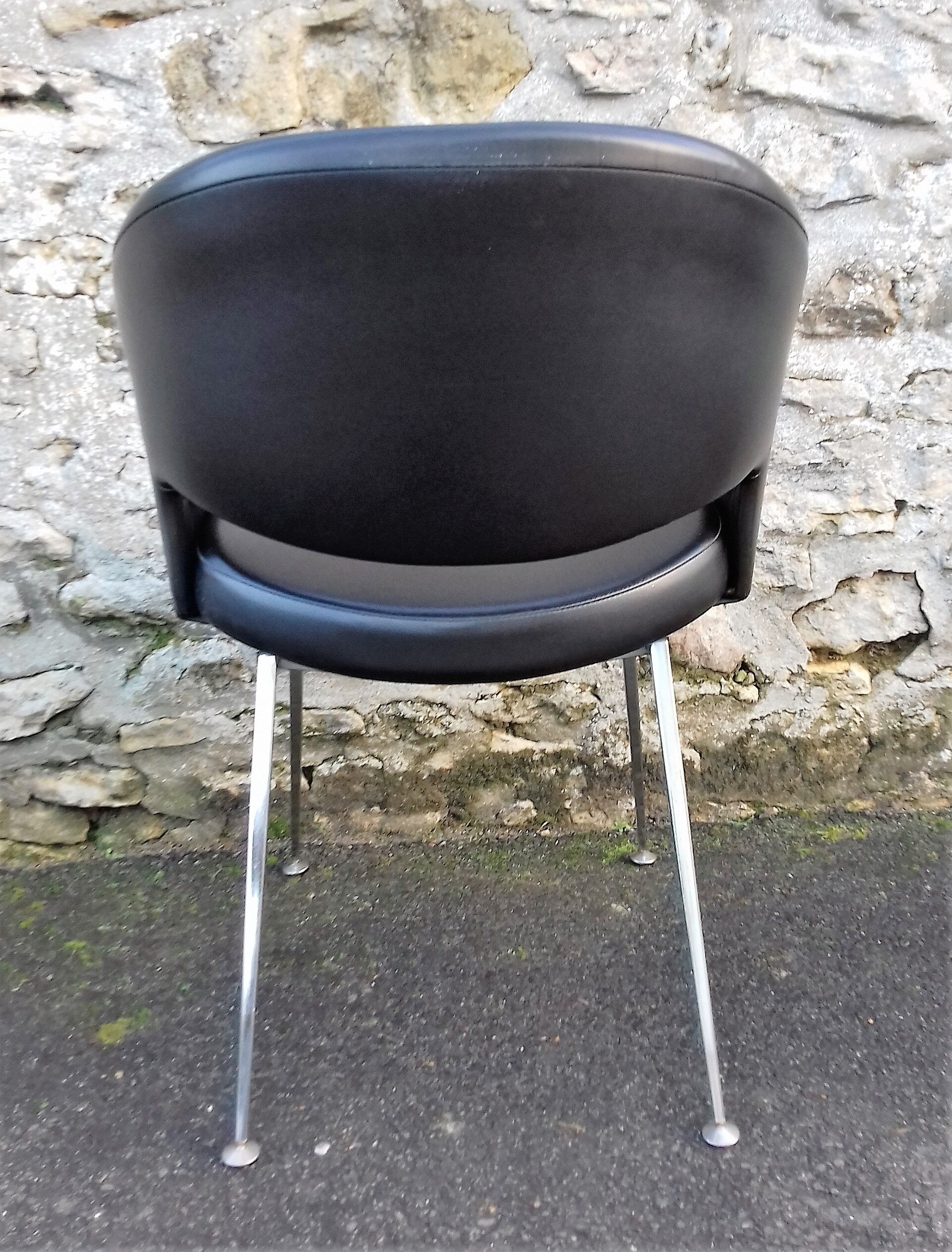 Metal and 80s leatherette Chair