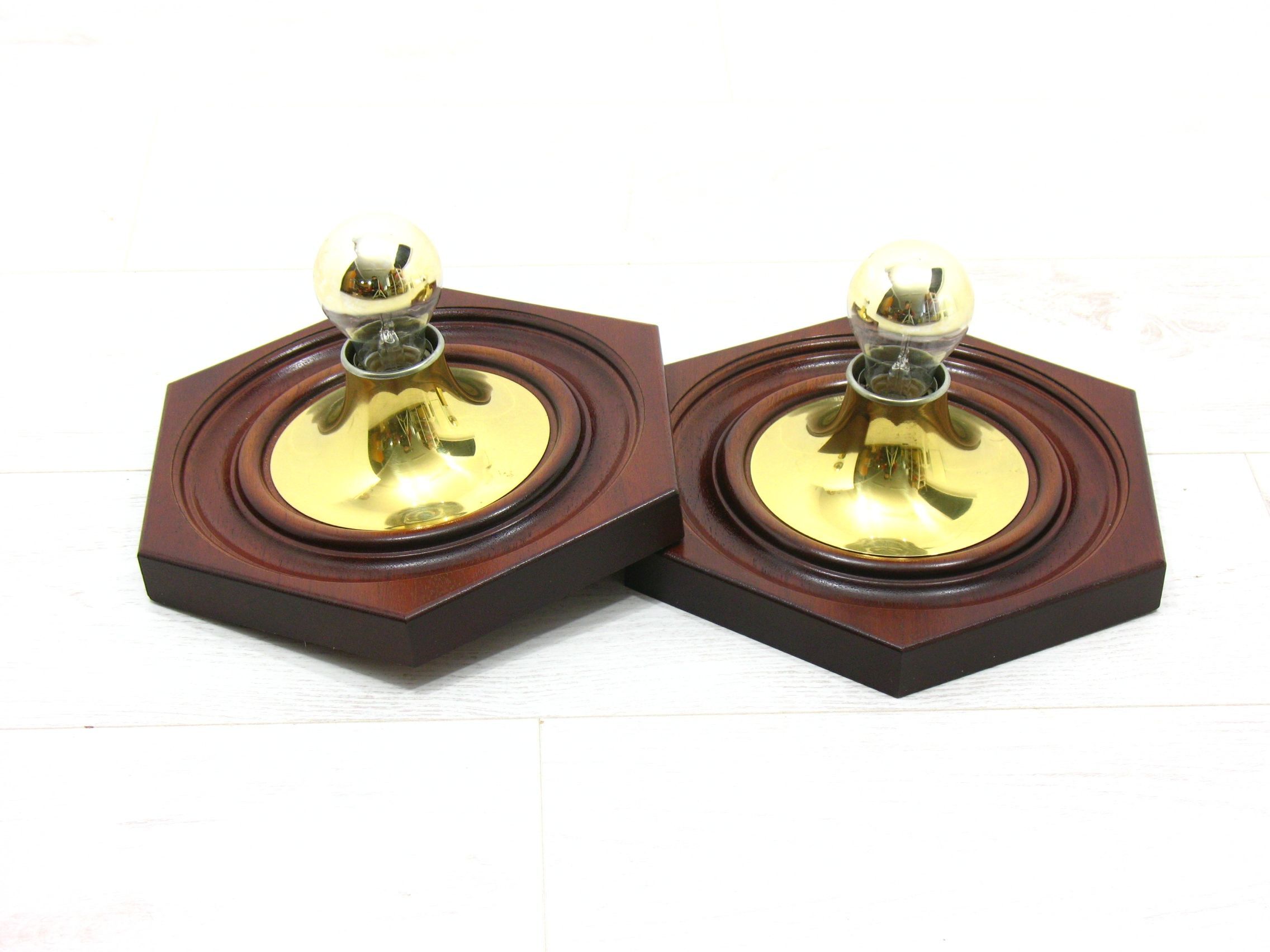 2 appliques hexagonales en bois et laiton, 1970 / 80