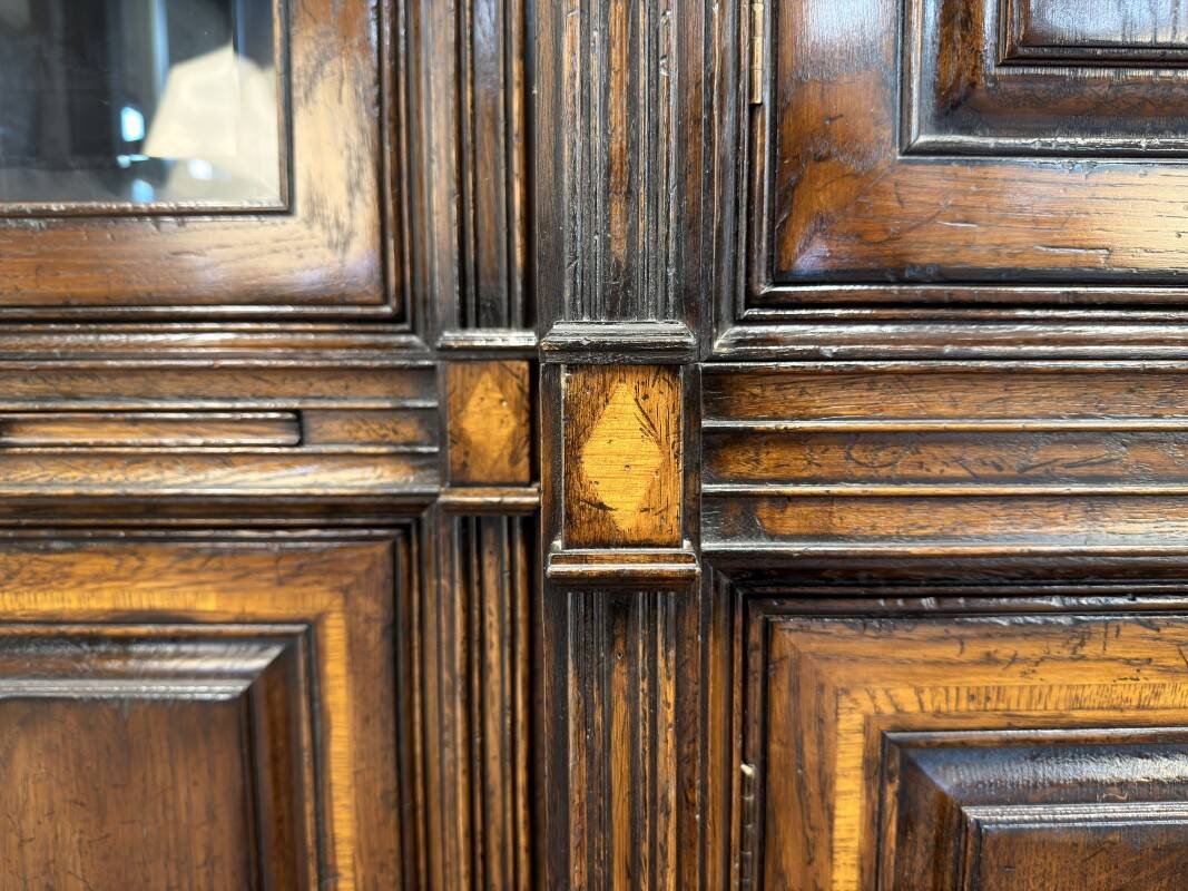 Classic English Royal Antique Collection Bookcase