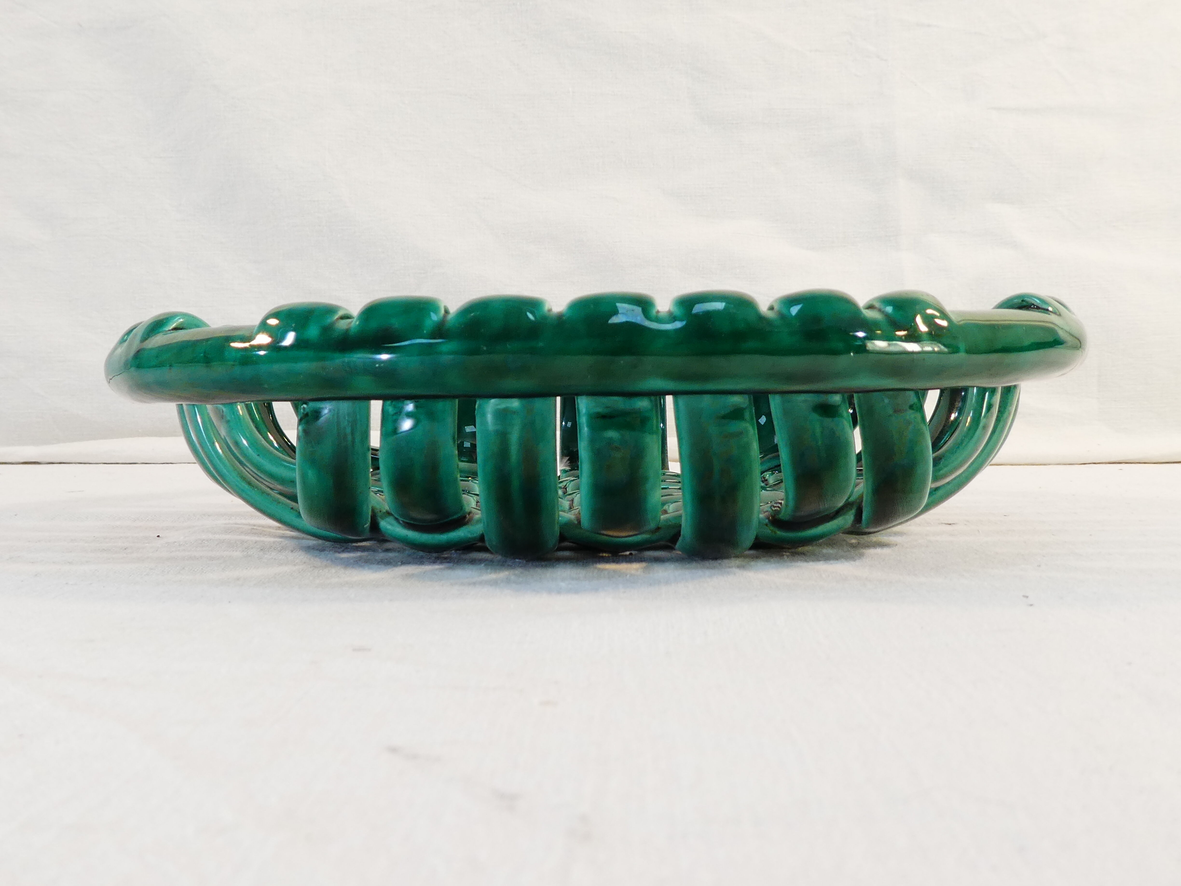 Fruit cup in openwork ceramic green