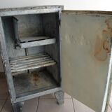Ancien meuble glacière en zinc