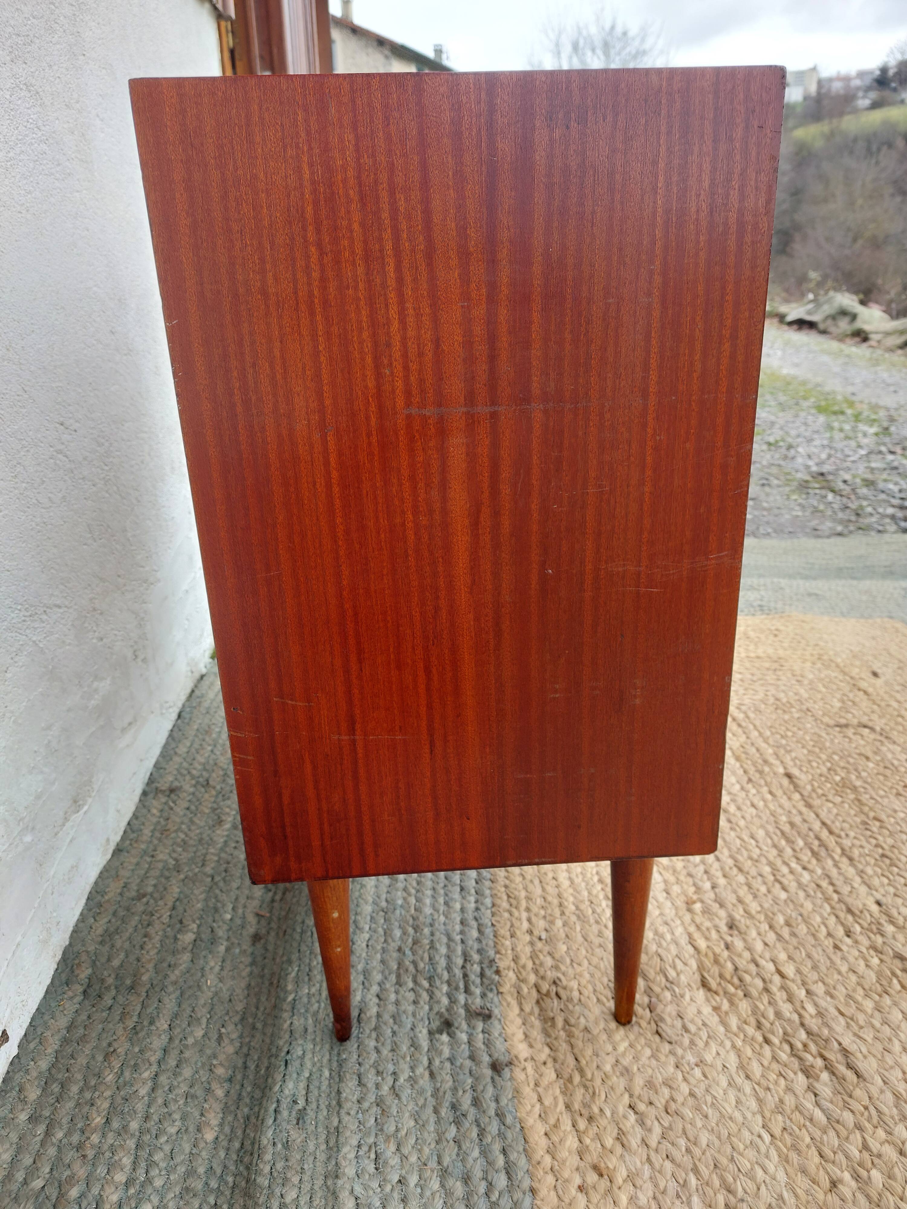 Vintage tapered leg chest of drawers
