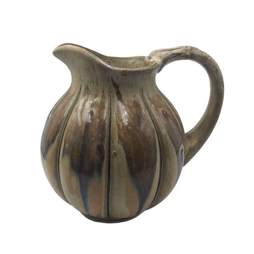 Dabbling melon pitcher